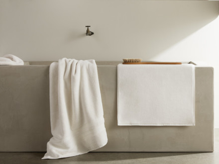 classic-turkish-cotton-towel and tub-mat cream