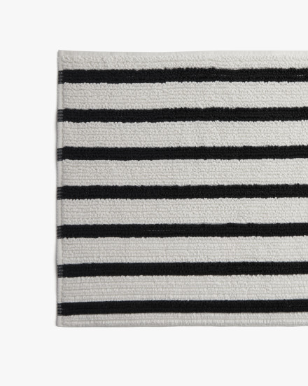 Plaster With Soft Black Organic Resort Stripe Tub Mat