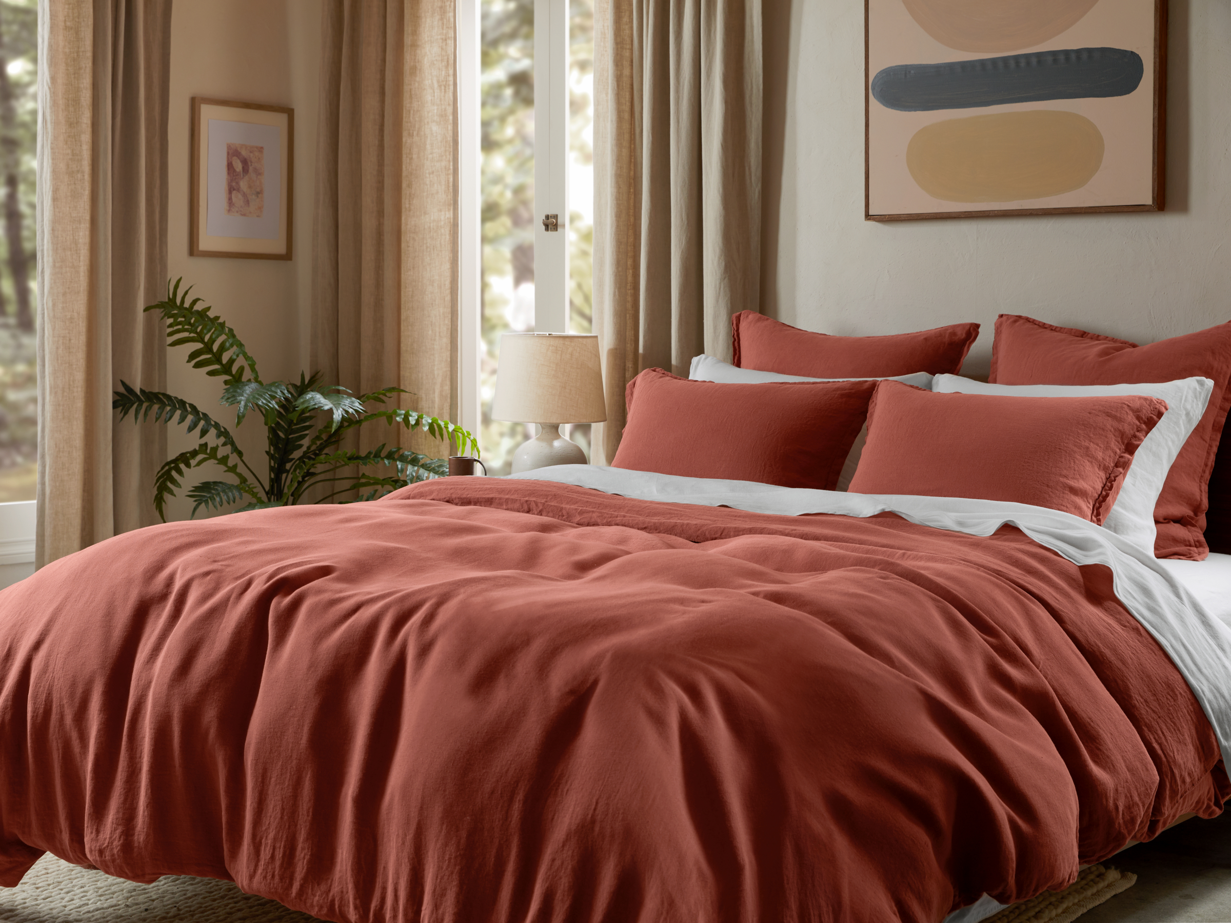 Smart Bedding's Linen Sheets Snap to the Duvet Cover