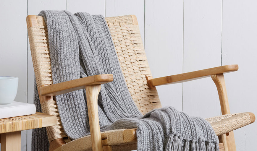 Blanket on a rocking chair 