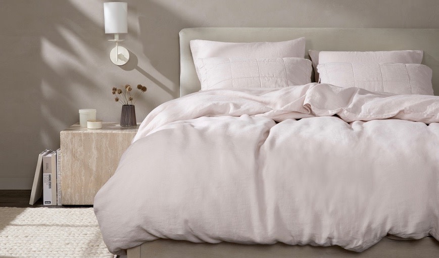 Monochromatic blush bedding
