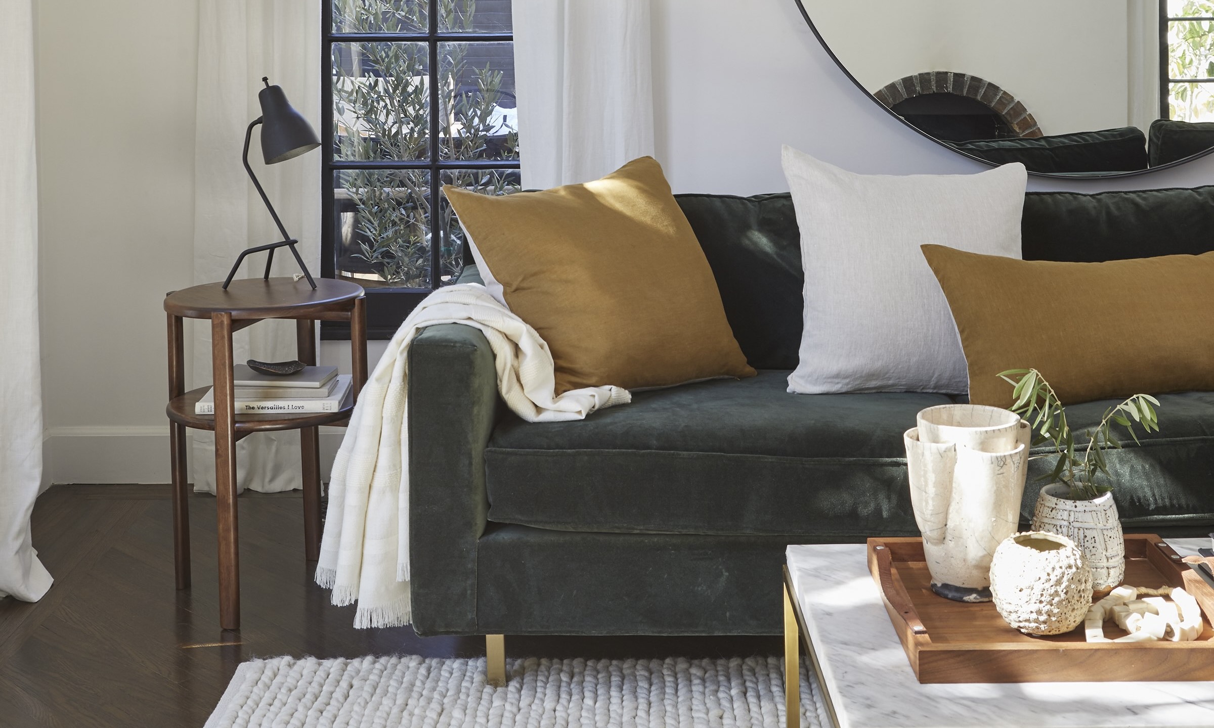 juni echtgenoot onderdelen 35 Best Stylish & Functional Living Room Sofa Decor Ideas 2022 | Parachute  Blog