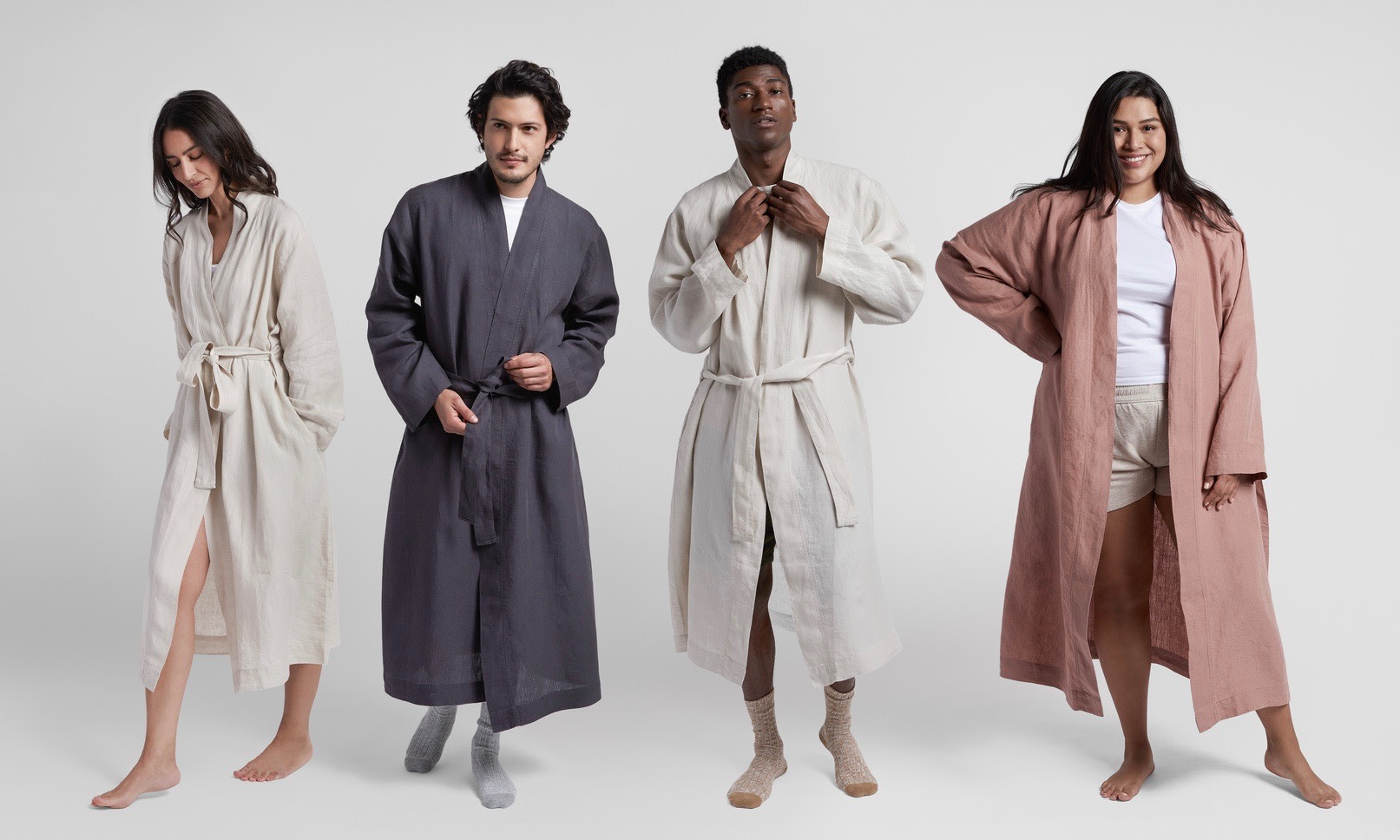 4 models in the linen robe. 