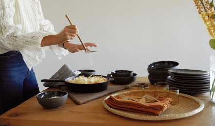 Woman preparing pastilla. 