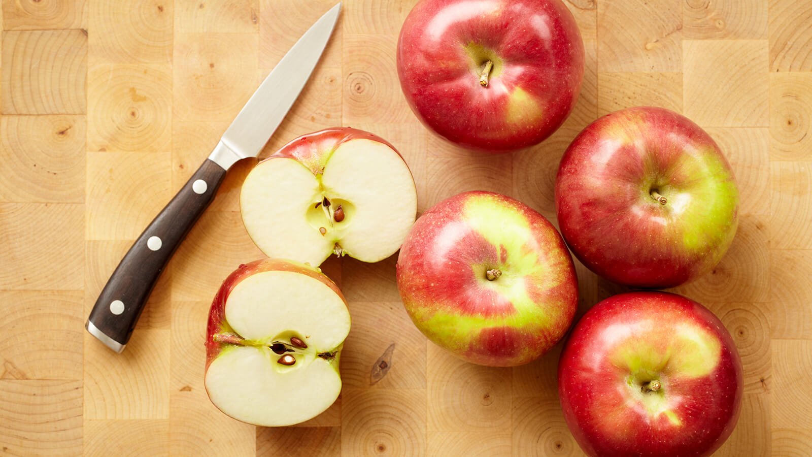 Bite into fresh apples during season's peak