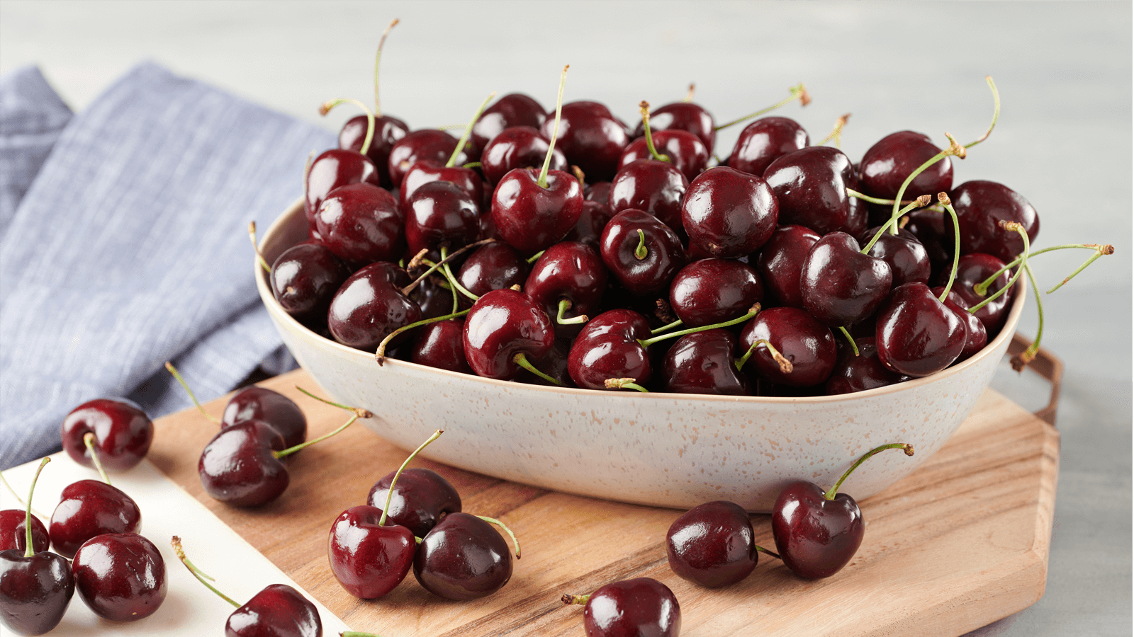Jumbo Red Cherries 27973 (1)