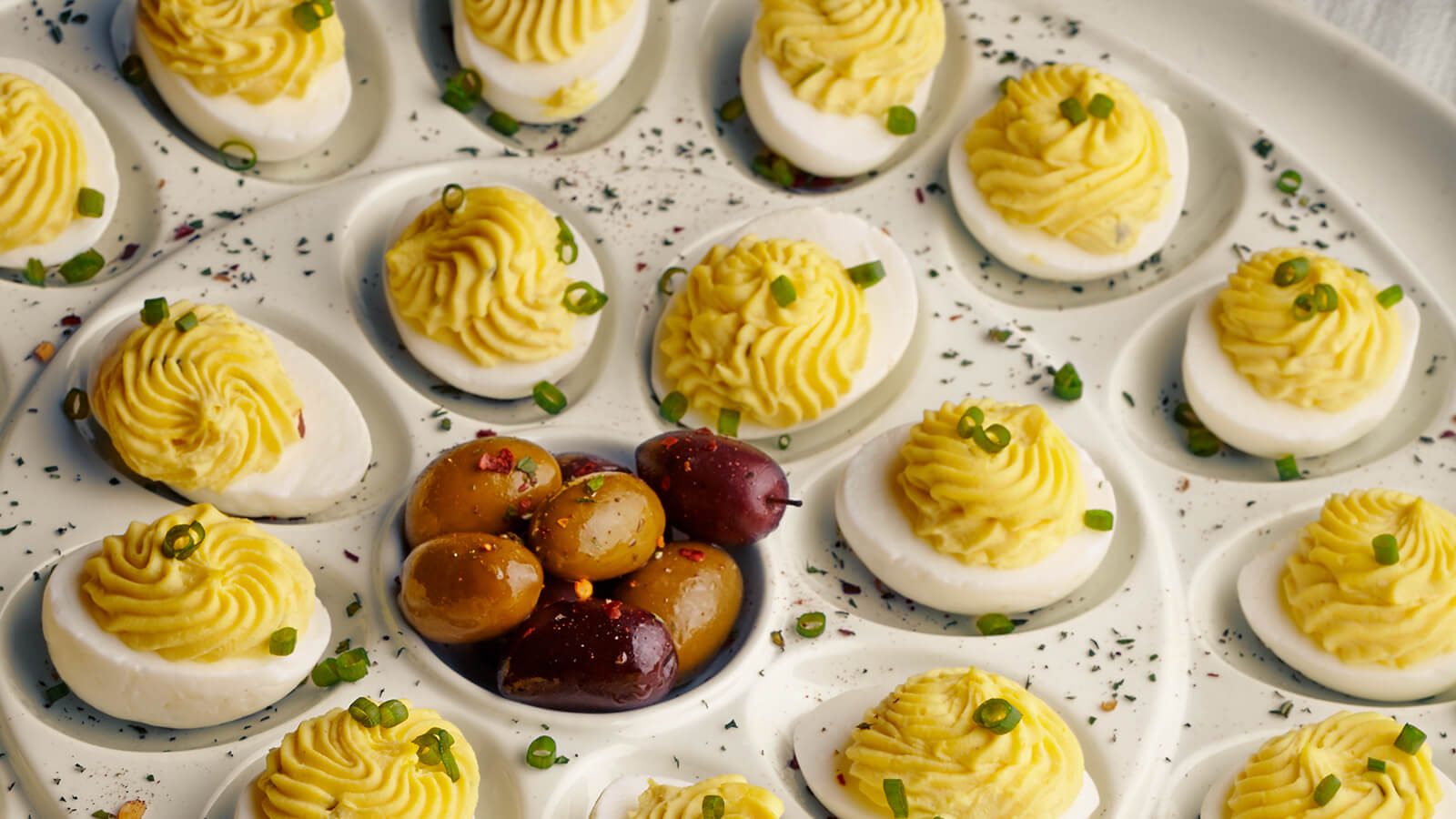 deviled egg tray - Make Your Small Living Room Chic With These Decorating