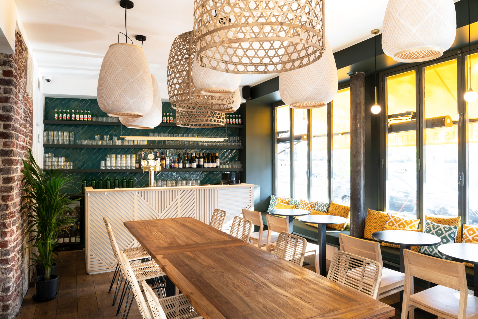 Djawa - restaurant - interior design - Paris - wood atmosphere - indonesian - counter