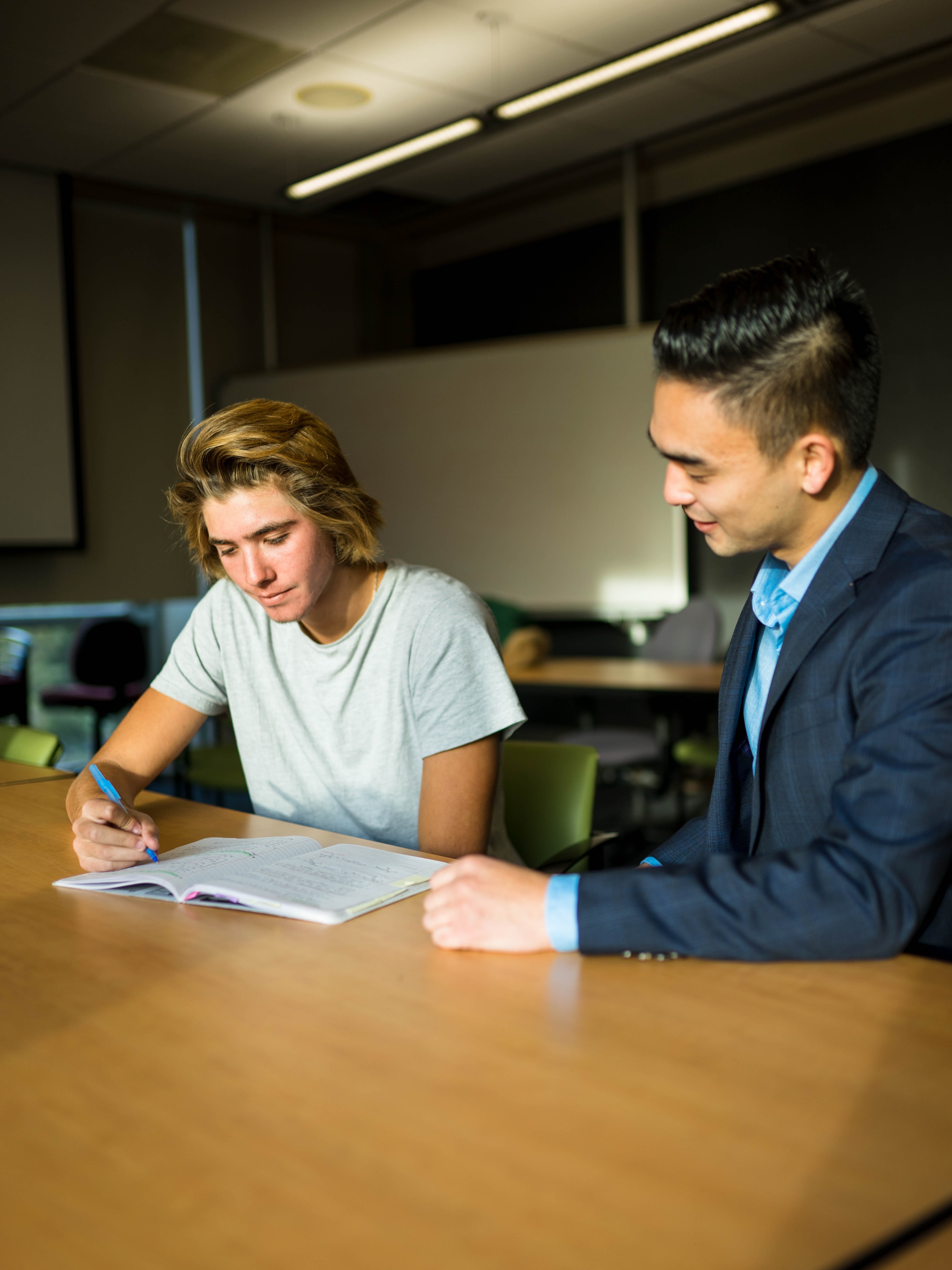 two-people-explaining-3