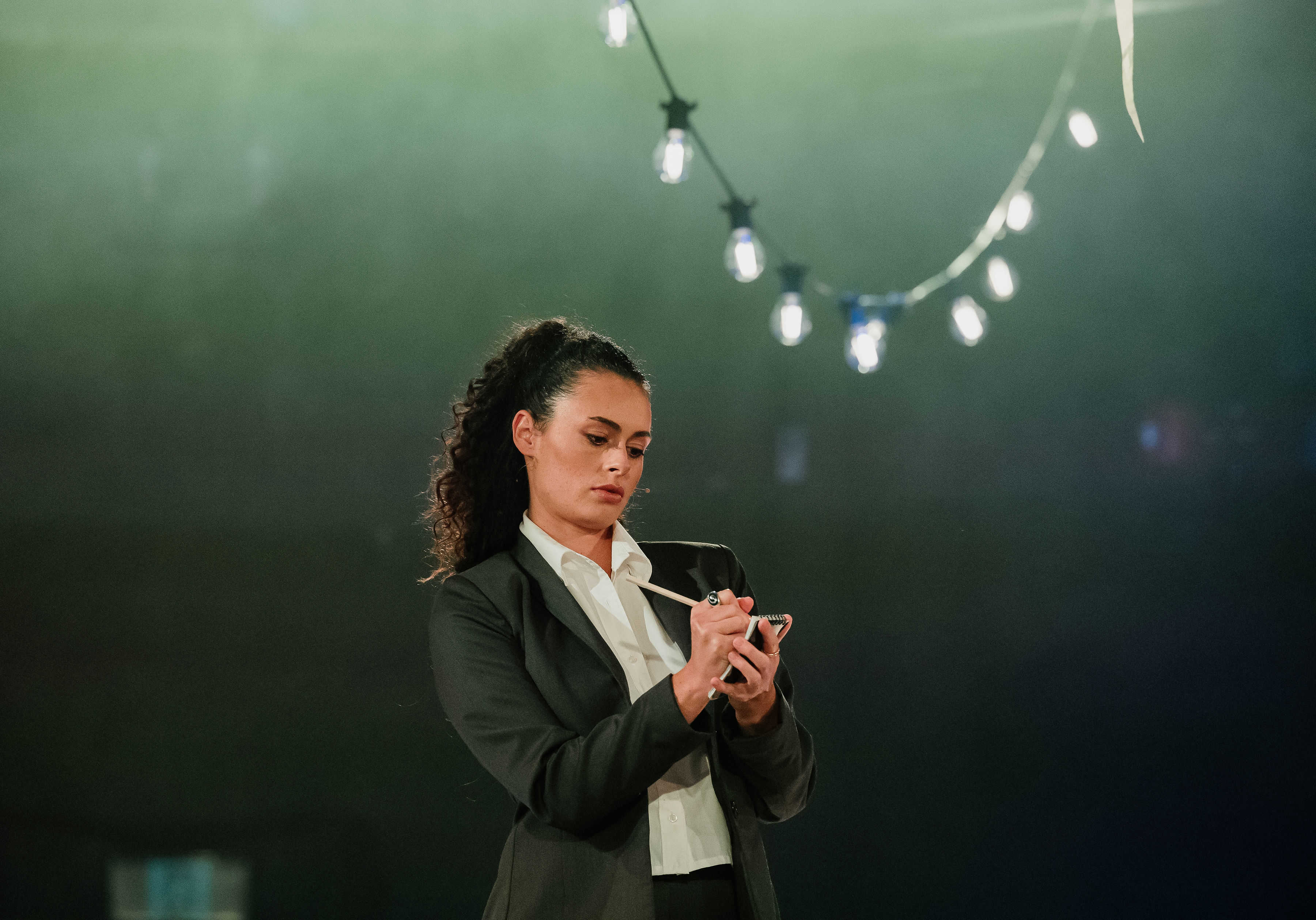 Image 3 NZOpera TheUnrulyTourists EbonyAndrew credit Andi Crown