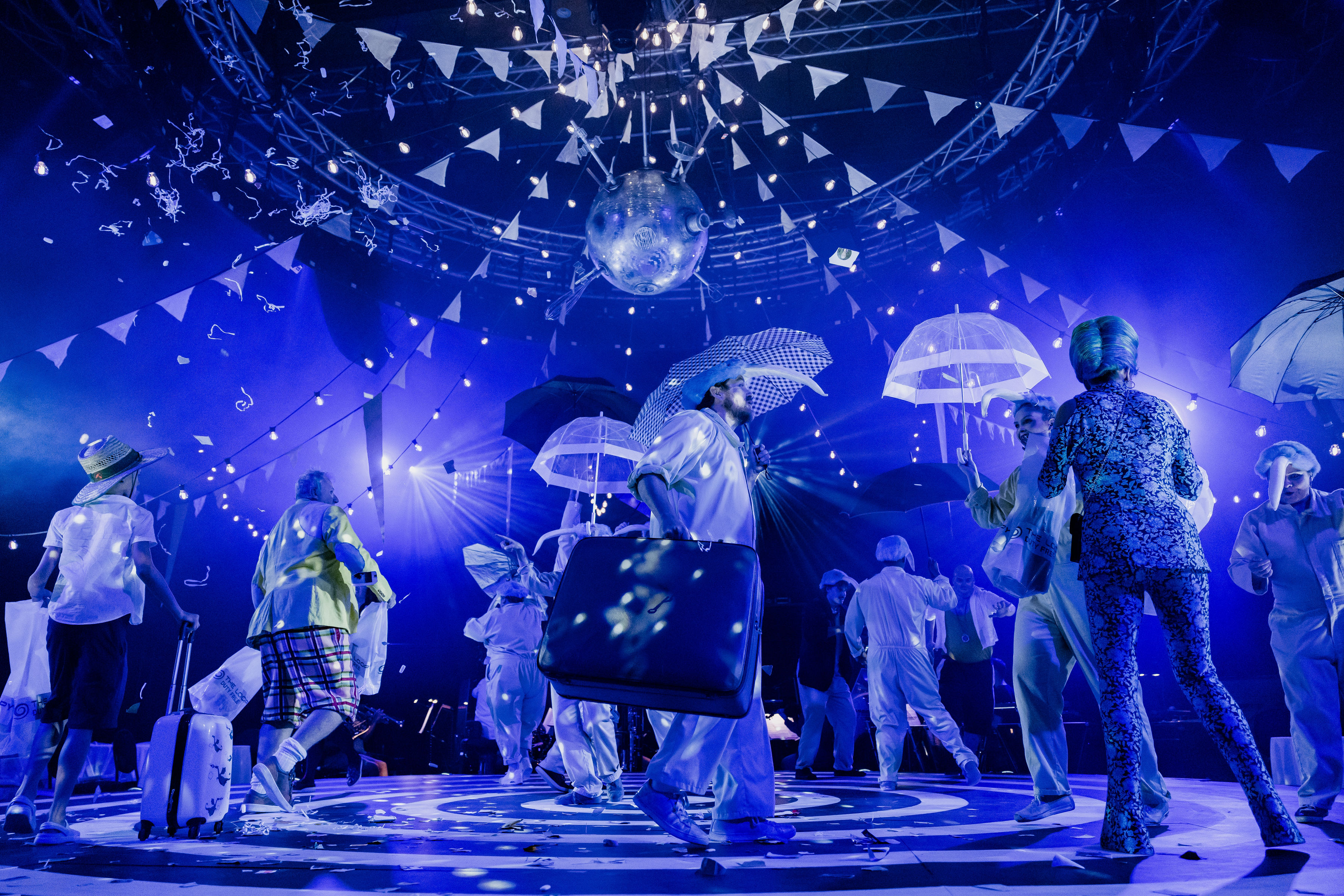 Image 4 NZOpera TheUnrulyTourists credit Andi Crown