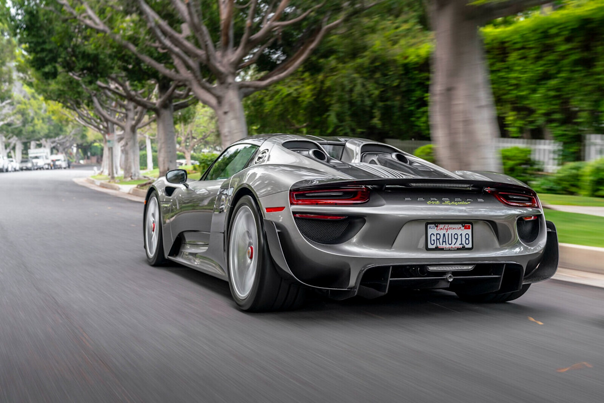 Video: Porsche 918 Spyder Weissach Package Hybrid Supercar