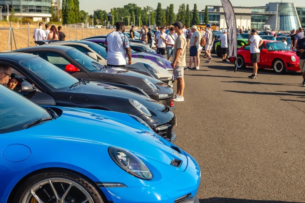 750 Cars Attend Our Coffee Run At Mercedes-benz Brooklands Porsche 992 GT3