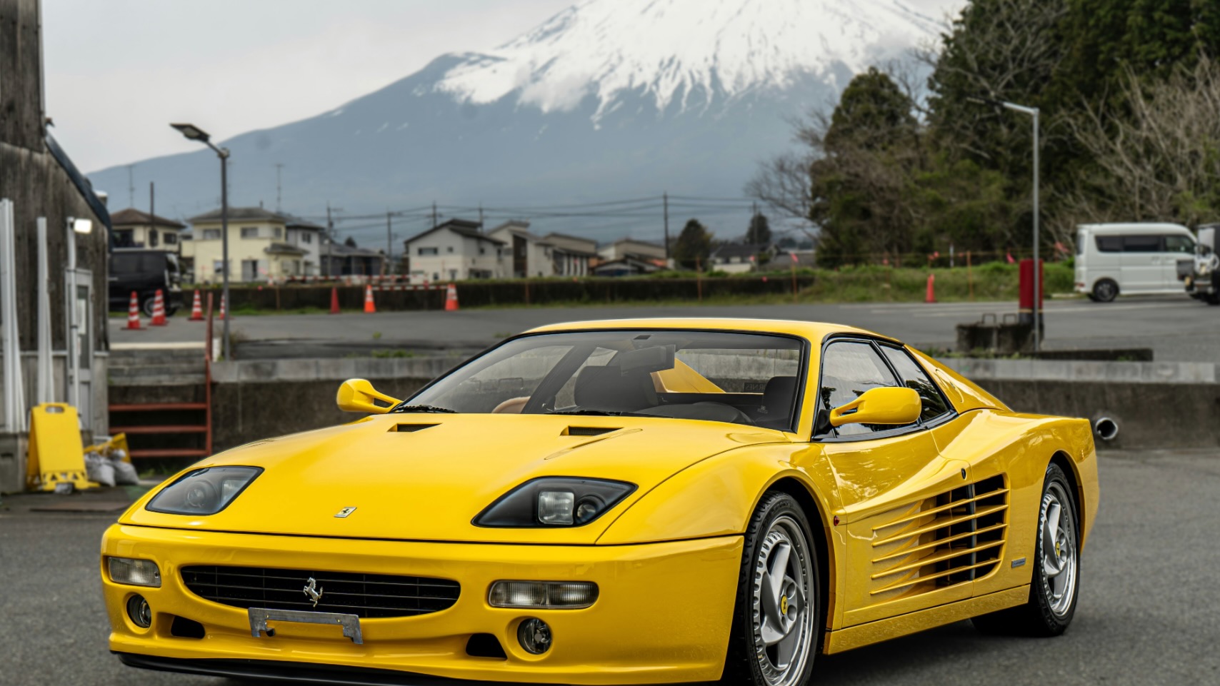Weekly sales highlights featuring a class-winning GT car and a