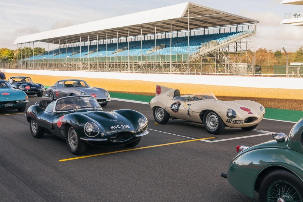 Racing And Remembering Collecting Cars supports Veloce Jaguar C and D Types