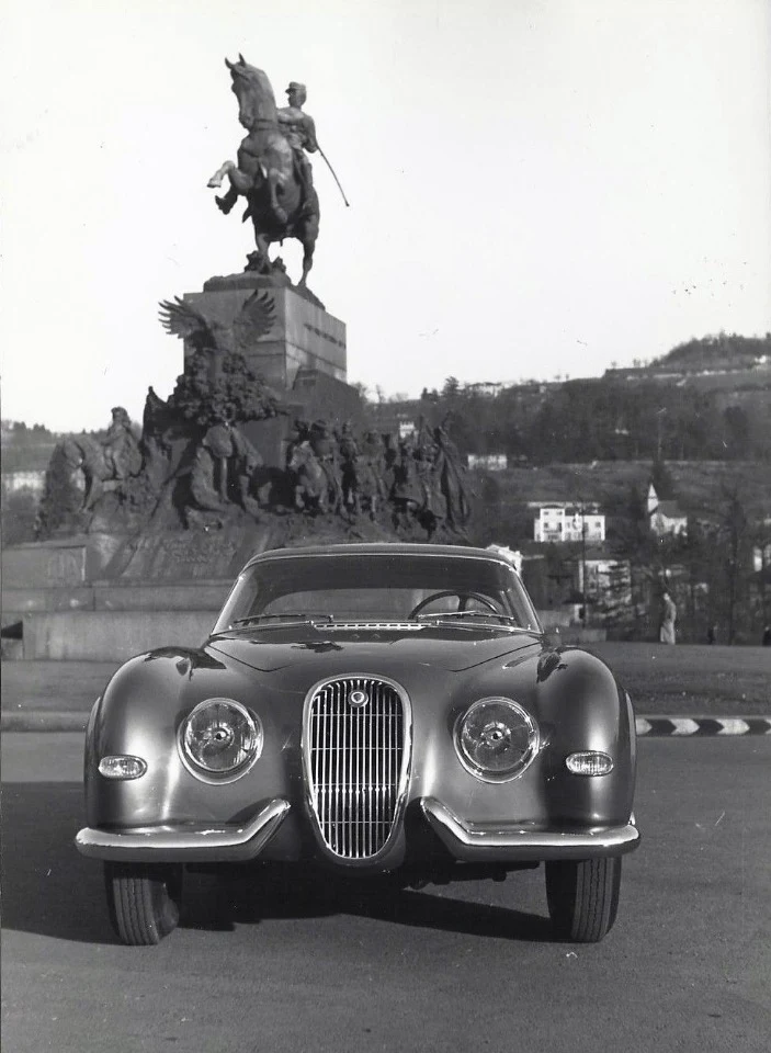 Wednesday One-Off: Jaguar Xk120 SE By Pinin Farina Max Hoffman in New York
