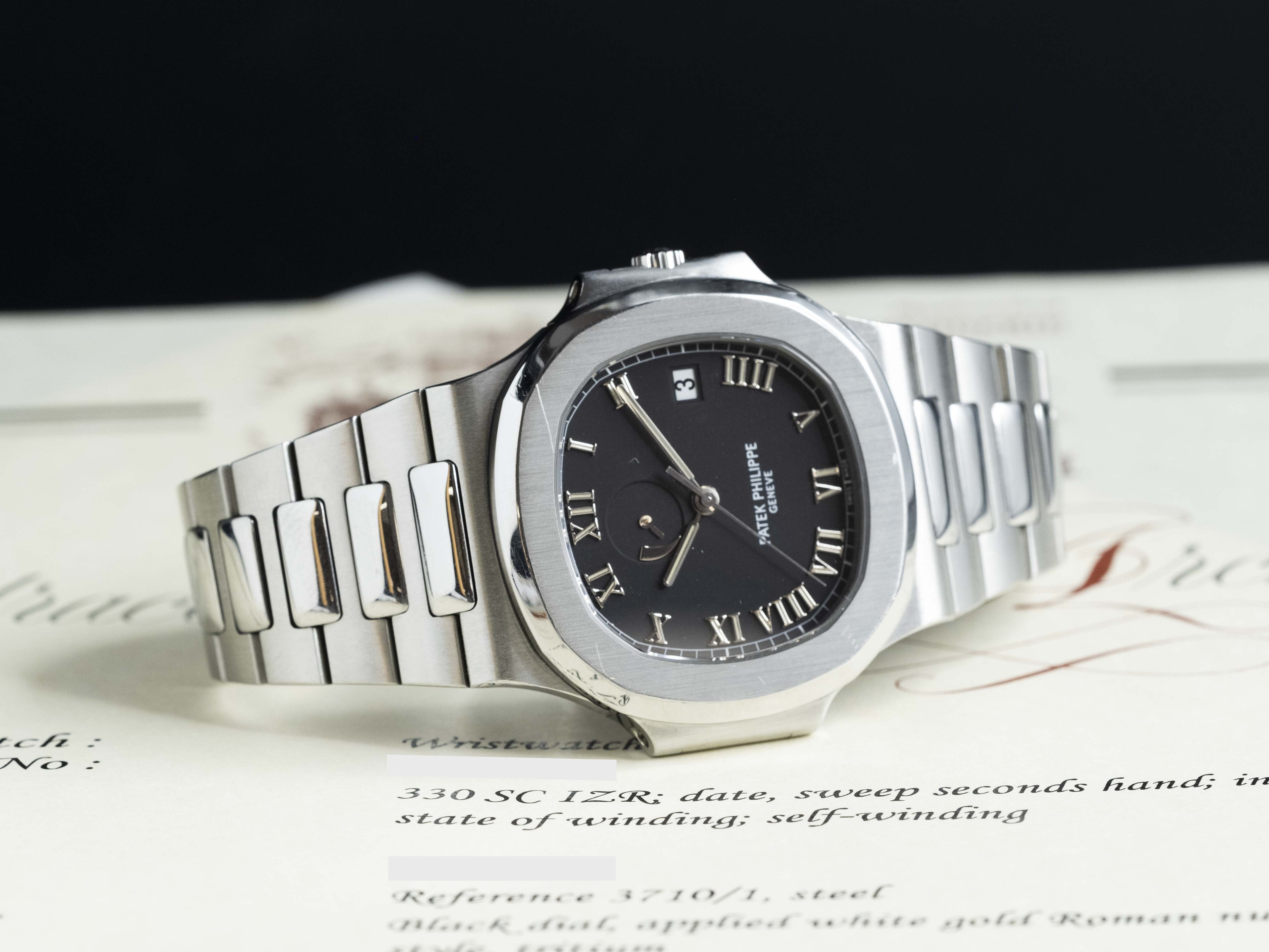 A rare and collectable reference launched in the '90s that features a power reserve indicator - the first complication seen on the Nautilus outside of a date. 0