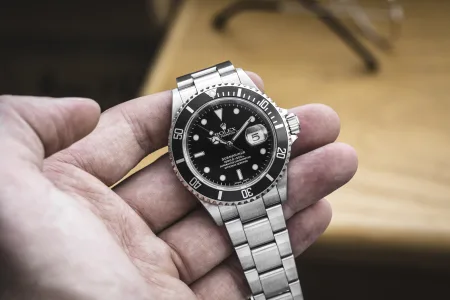 Image for article titled: The Allure of the Ticking Treasure: Why Online Watch Auctions Are a Collector's Paradise