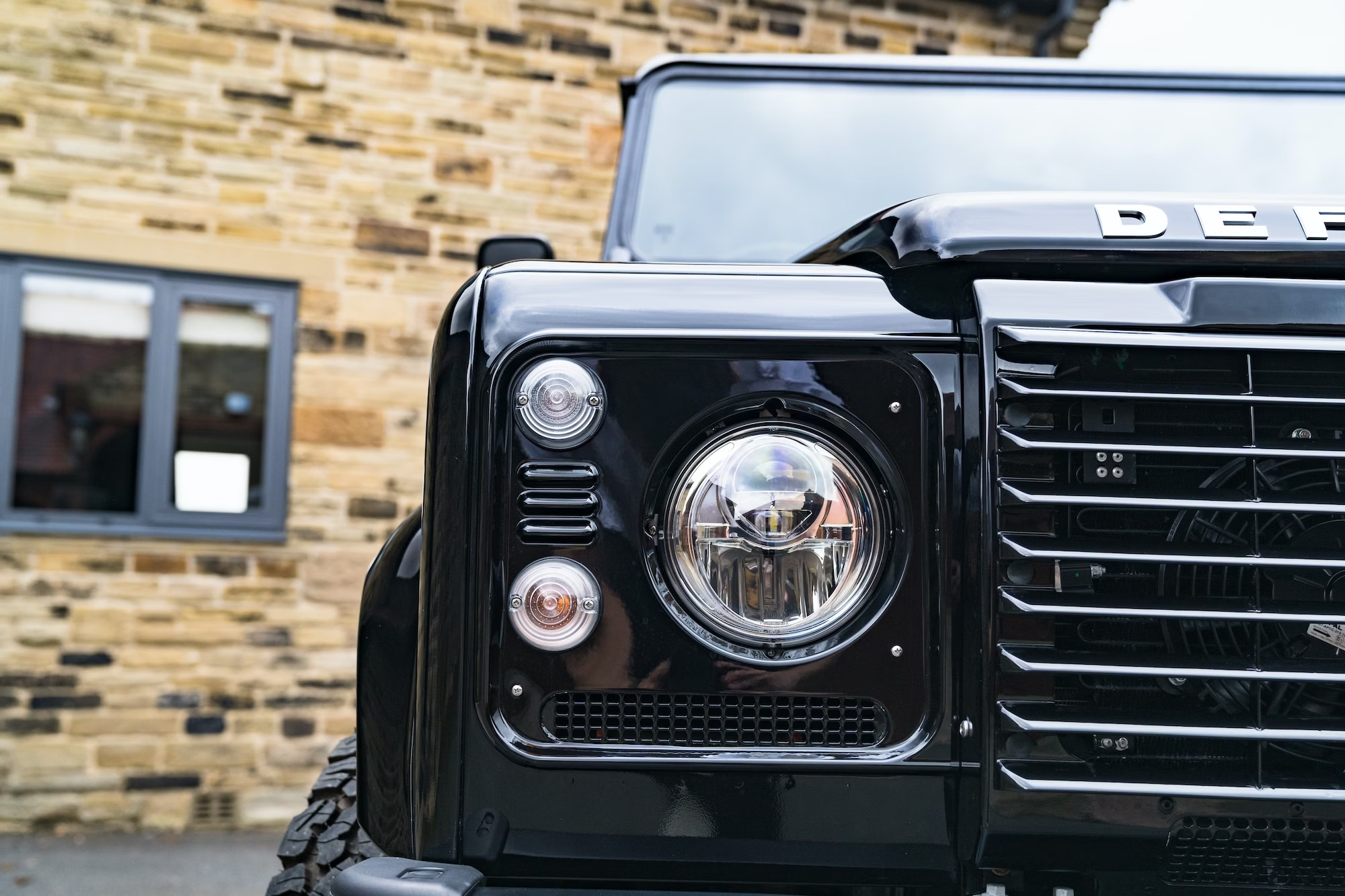 Land Rover Defender Works V8 70th Edition