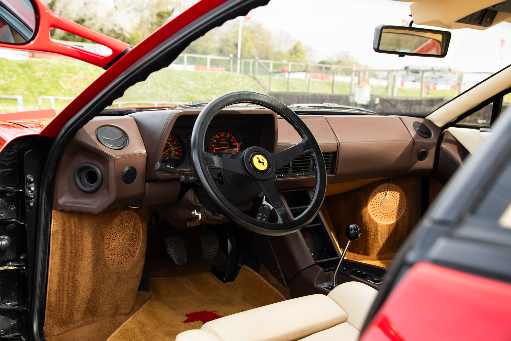 This Ferrari Testarossa is an iconic ‘80s supercar, in desirable ‘Monospecchio’ configuration and in the quintessential Rosso Corsa over Crema colour scheme. 2