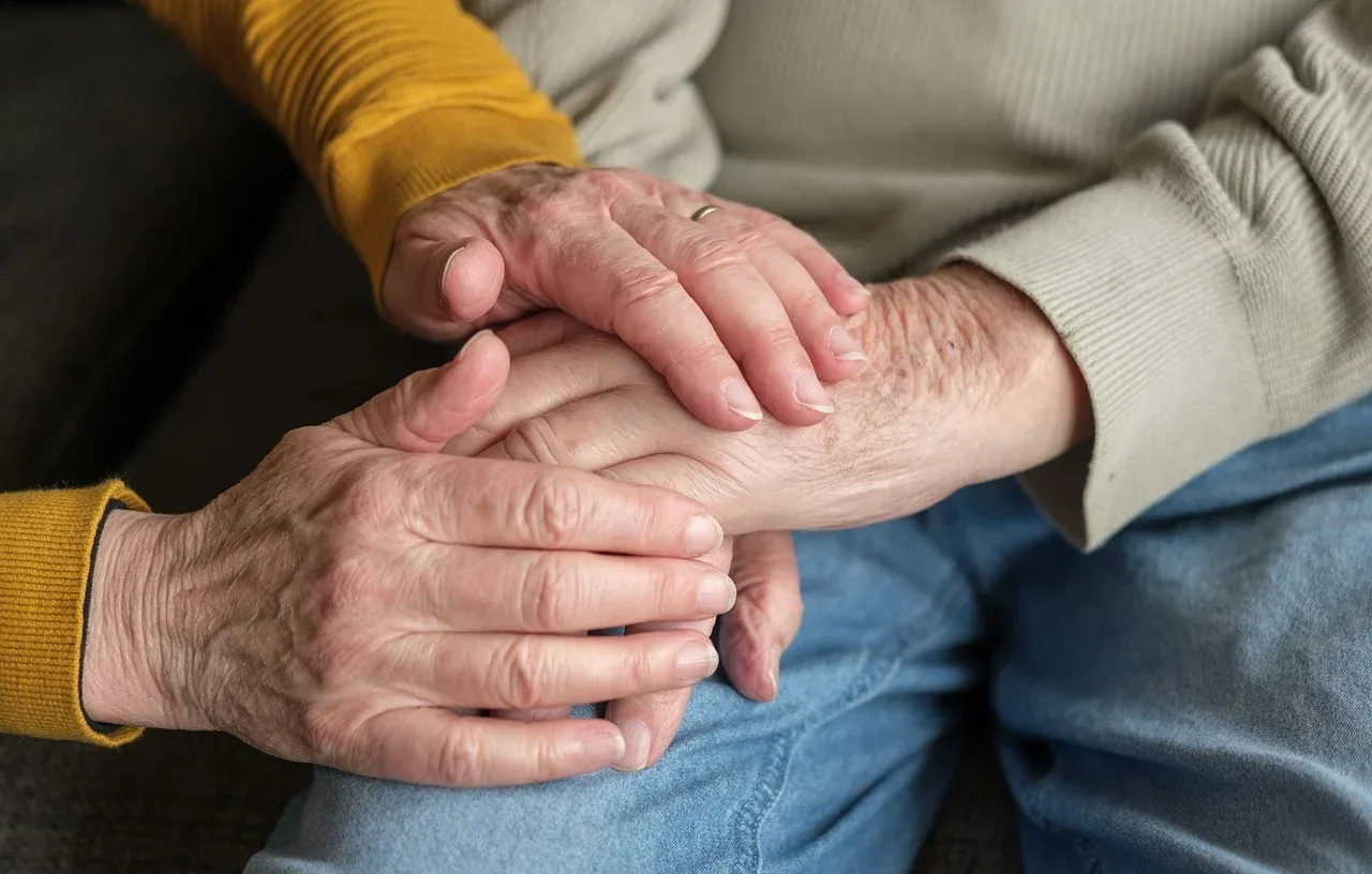 When Should Someone with Dementia Move Into a Care Home in Thailand?