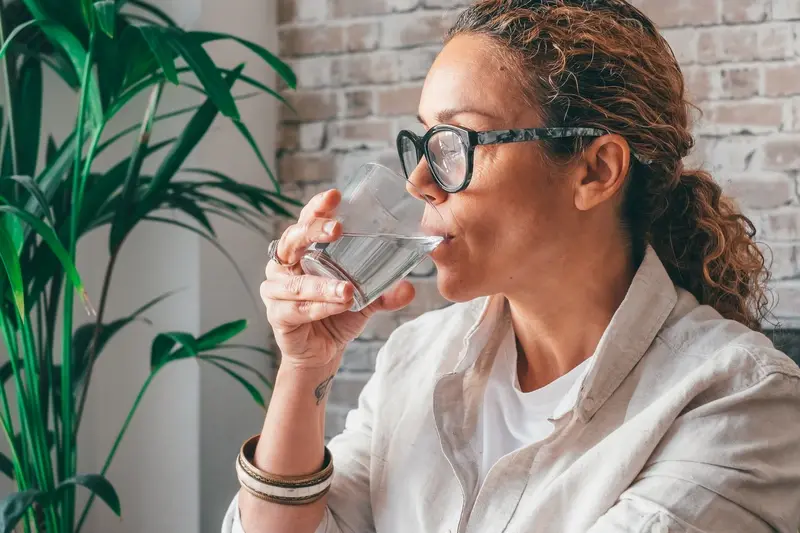 woman dry mouth