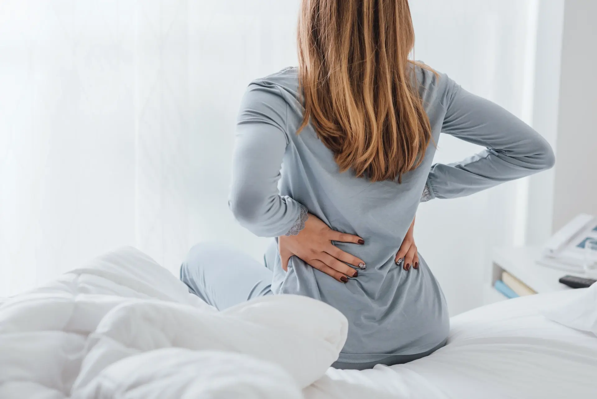 woman-in-back-pain-img