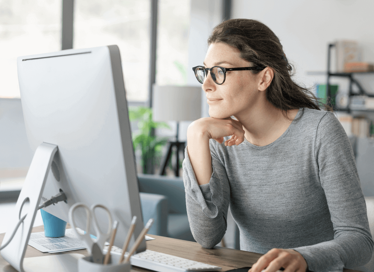 woman-on-computer