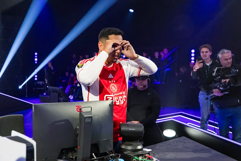 PHzin does Vejrgang's celebration in front of him after scoring the winning goal in the Grand Final.