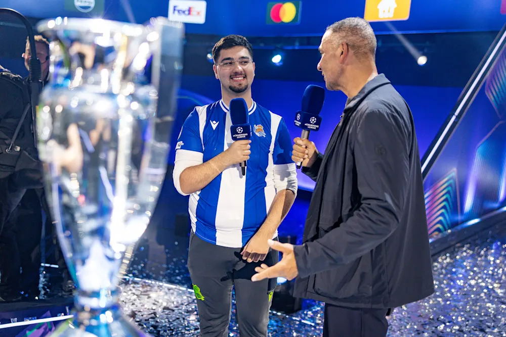 Emre Yilmaz speaking with Ruud Gullit