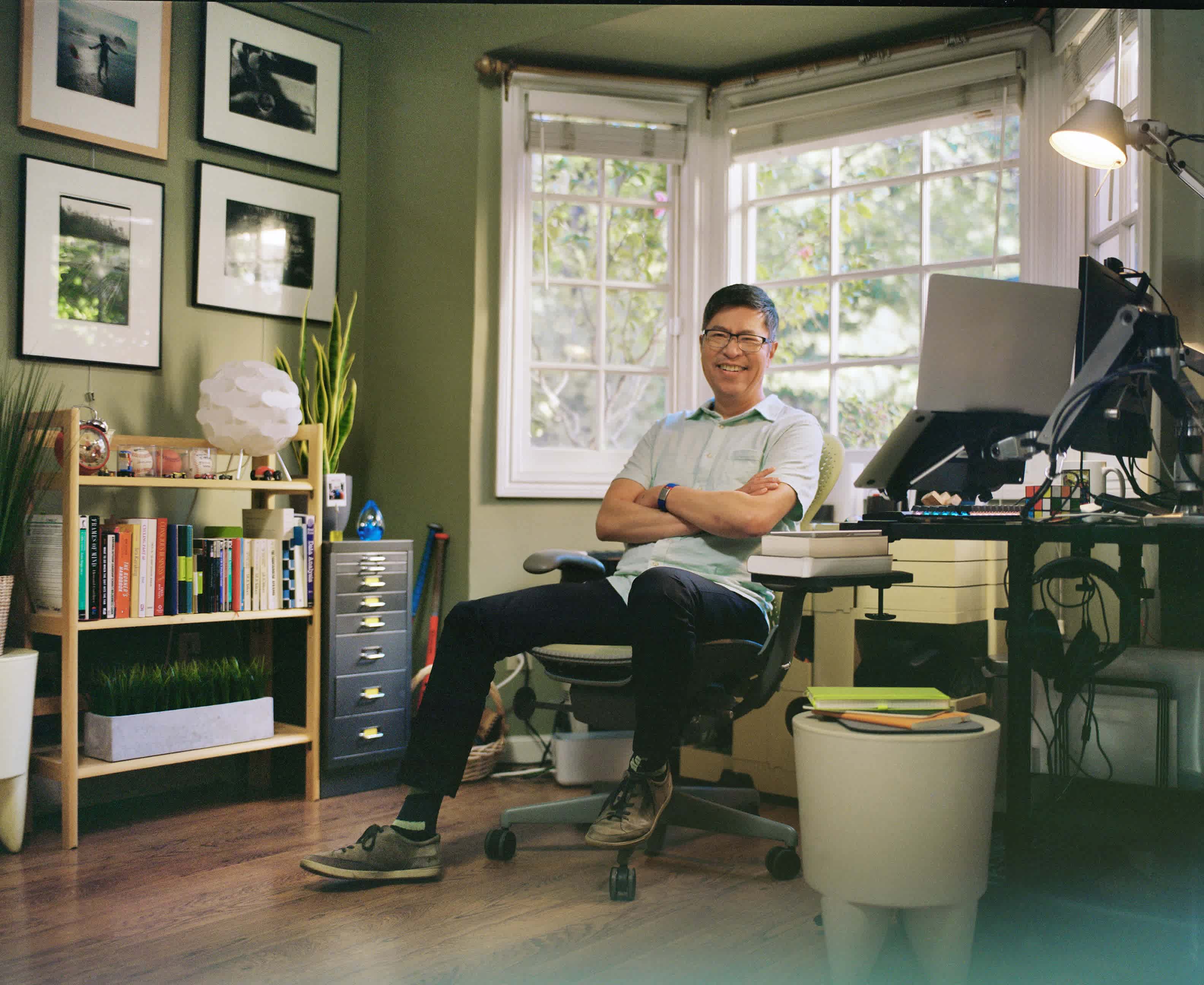 Reali's head of growth, Lyndon Wong, at his desk