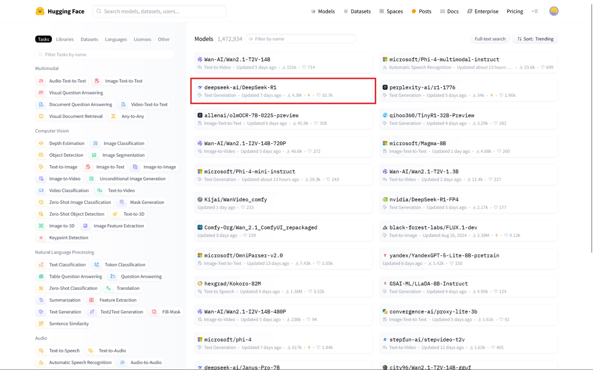 Choosing the DeepSeek model on Hugging Face