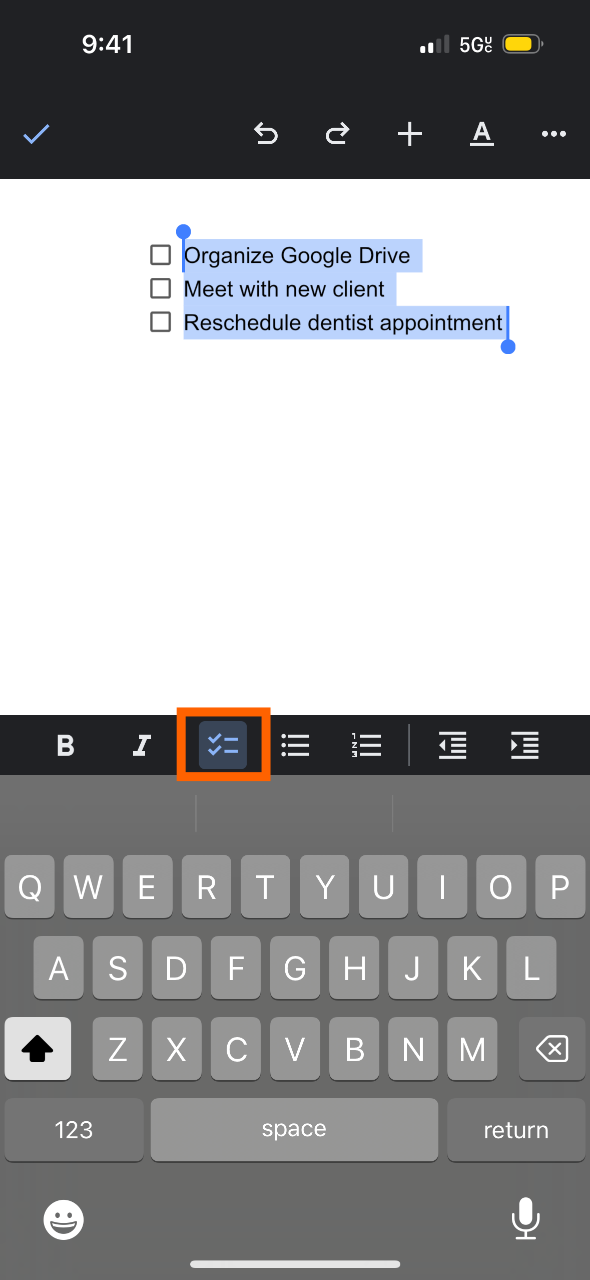 Screenshot of where to find the checklist icon in Google Docs on mobile
