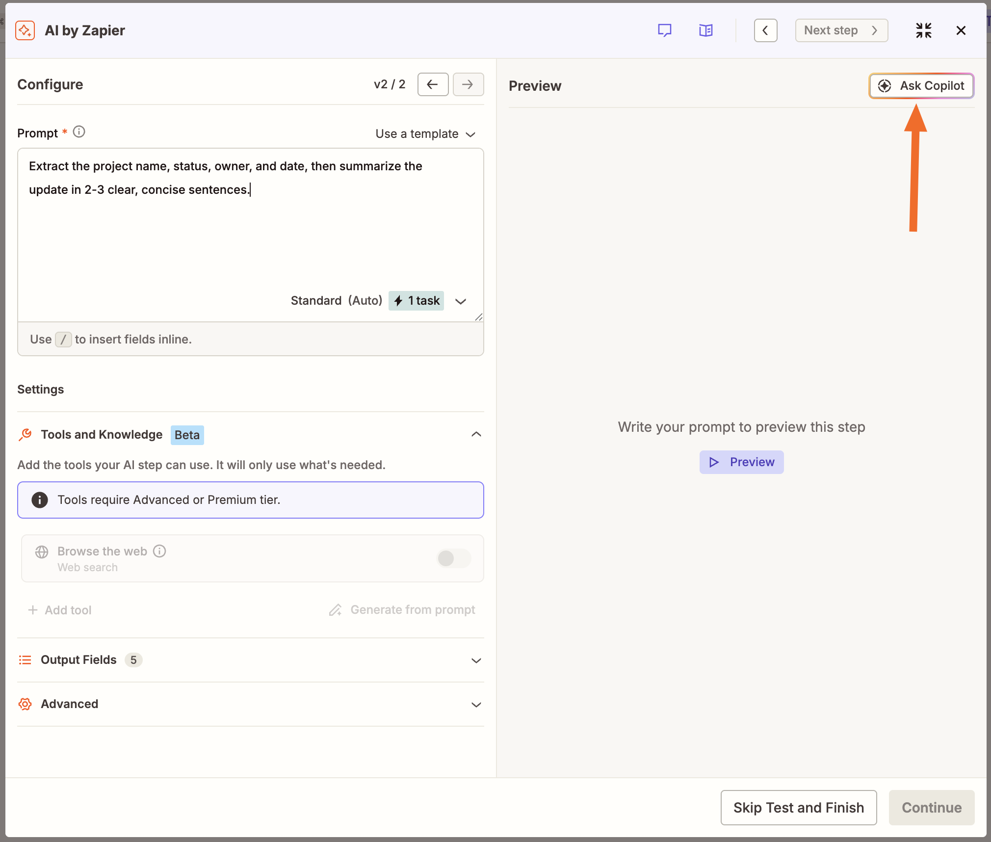Zapier এর AI কনফিগারেশন পৃষ্ঠাটি একটি তীর সহ কপিলট জিজ্ঞাসা করুন বোতামের দিকে নির্দেশ করে৷