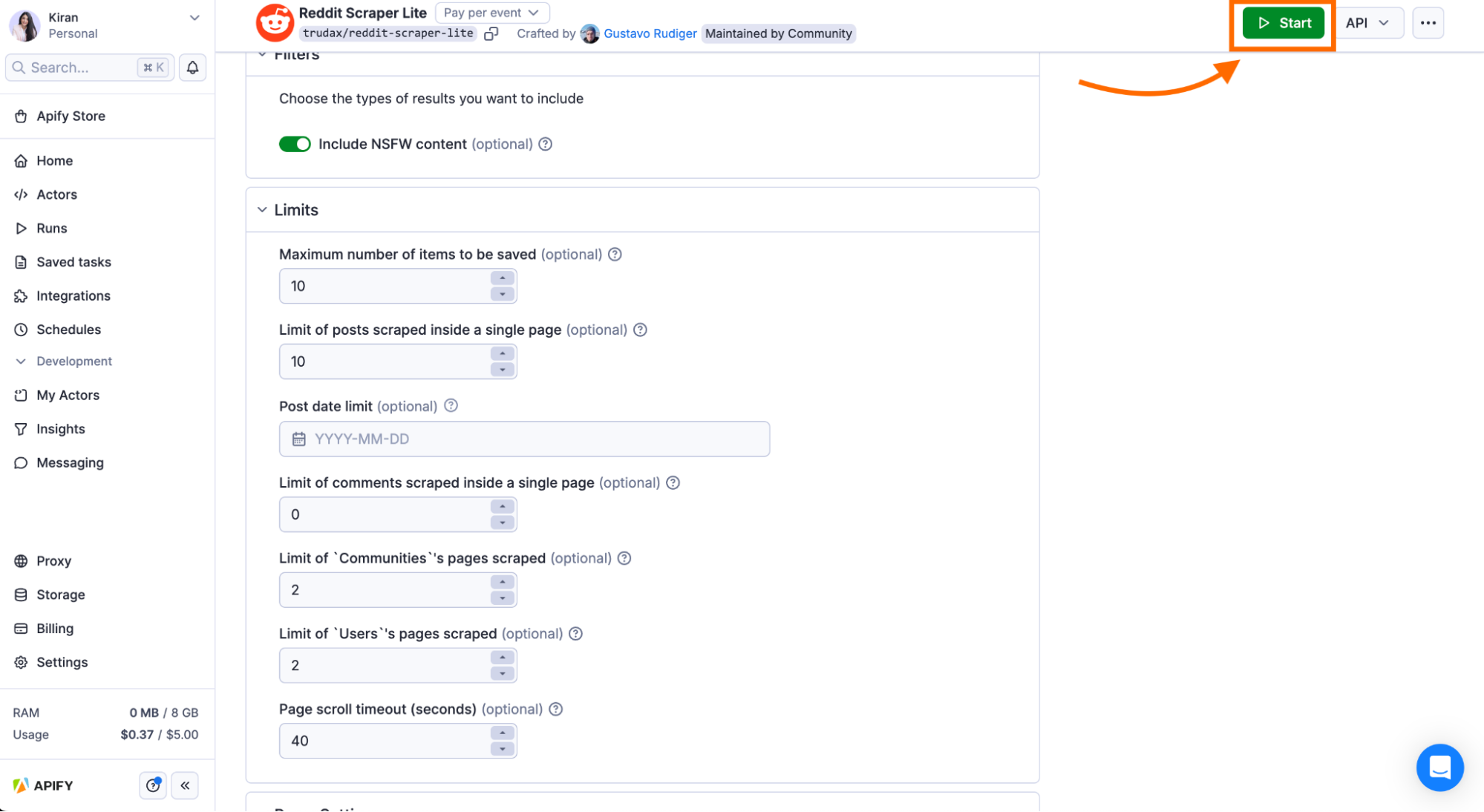 Reddit Scraper Lite configuration page showing scraping limits and an arrow highlighting the green "Start" button