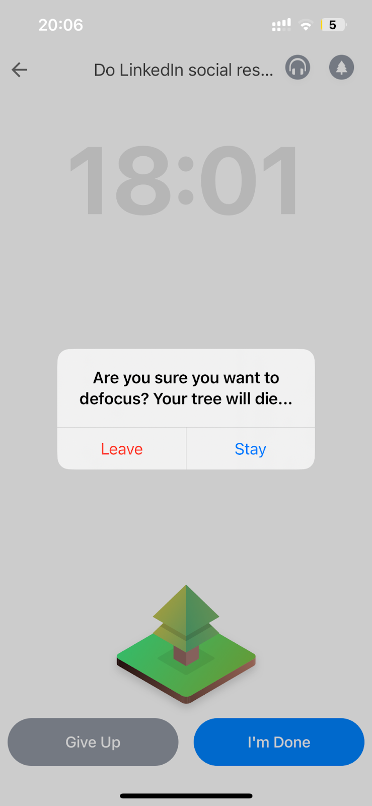 The Focus Mode screen with 18 minutes left on the timer, with a pop-up window asking the user if they're sure they want to defocus, which will cause their tree to "die"