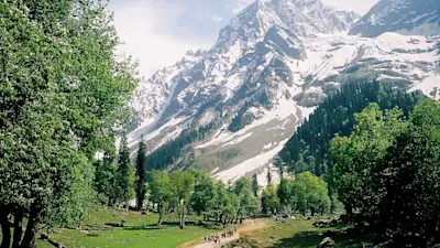Explore Sonamarg: Affordable Taxi Services by TravelTaxi