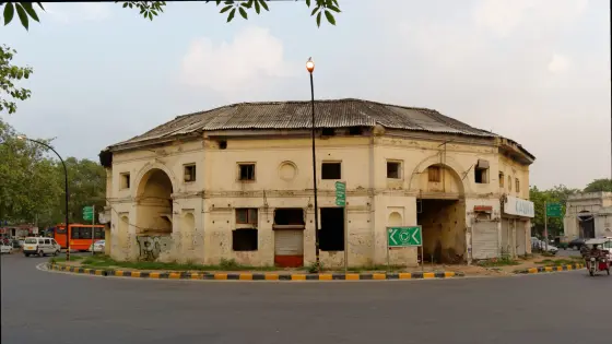 Explore colonial architecture at Connaught Place with TravelTaxi's heritage walks in New Delhi.