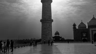 Experience the spiritual serenity of Sarnath with TravelTaxi's guided tours in Uttar Pradesh, the birthplace of Buddhism.