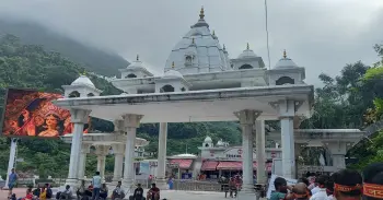 Embrace spiritual awakening with TravelTaxi - The sacred Vaishno Devi Cave Shrine.