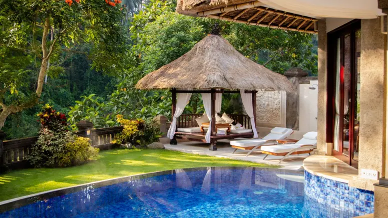 Discover romantic seclusion with TravelTaxi - Private villa stays in Bali.