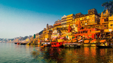 Discover spiritual solace with TravelTaxi - The holy city of Varanasi on the Ganga.