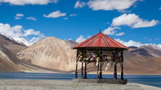 Discover local Ladakhi culture at Leh Market with TravelTaxi's guided shopping tours.