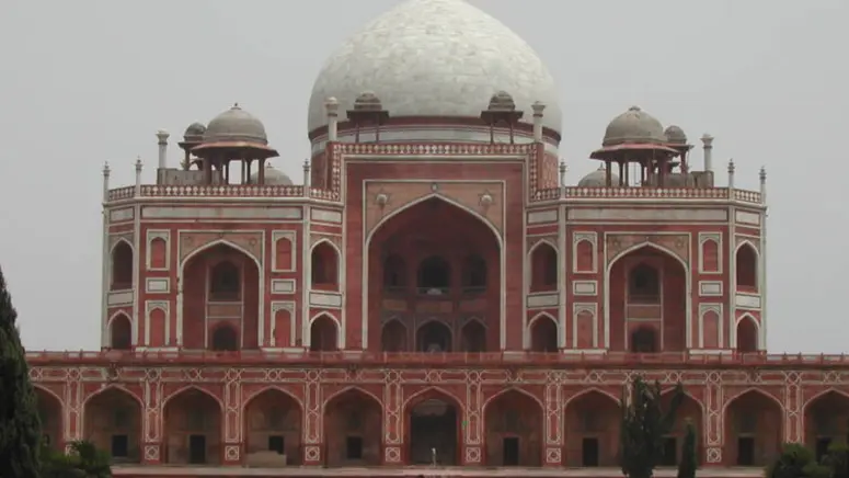 Witness the grandeur of Humayun's Tomb with TravelTaxi's guided tours in Delhi, a UNESCO World Heritage Site.