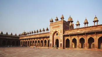 Experience the spiritual aura of Salim Chishti's Tomb at Fatehpur Sikri with TravelTaxi's guided tours in Uttar Pradesh.