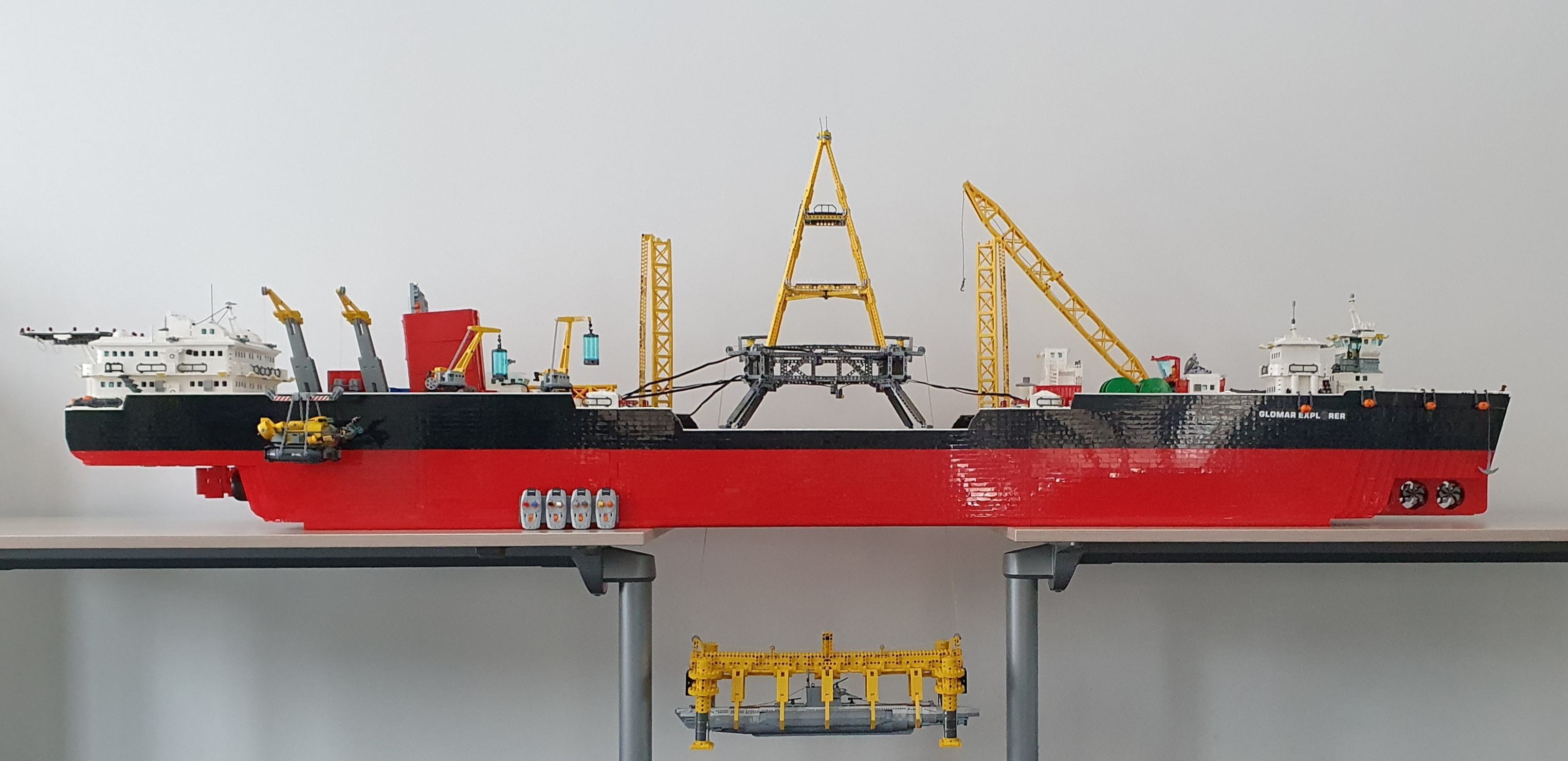 From the ocean to the model - the Glomar Explorer in Lego