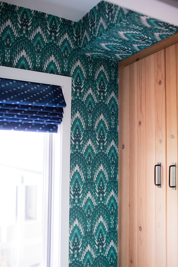 donner-wallpaper-cabinet