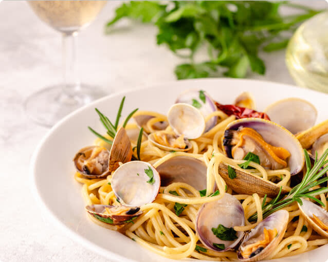 Spaghetti alle vongole (clam spaghetti)