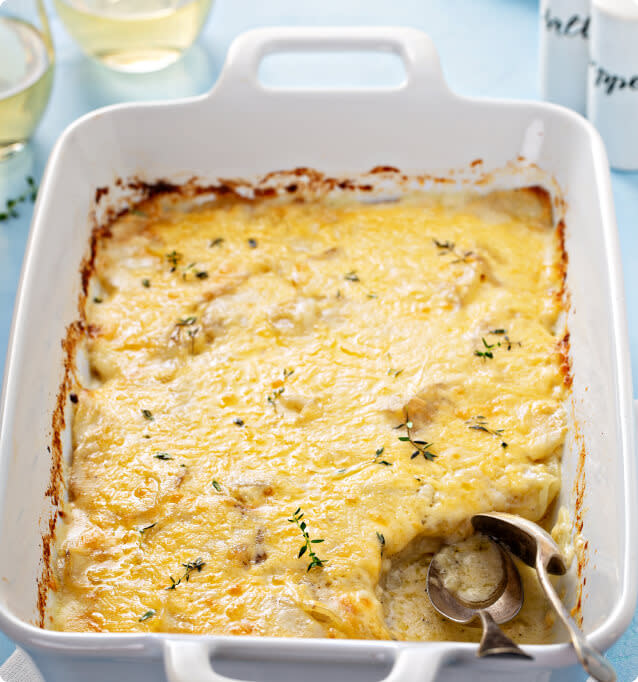 Potatoes au gratin and glasses of white wine