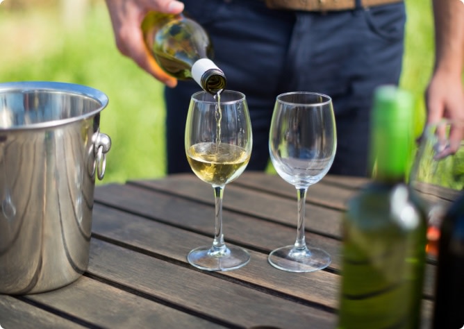 Serving Sauvignon Blanc wine